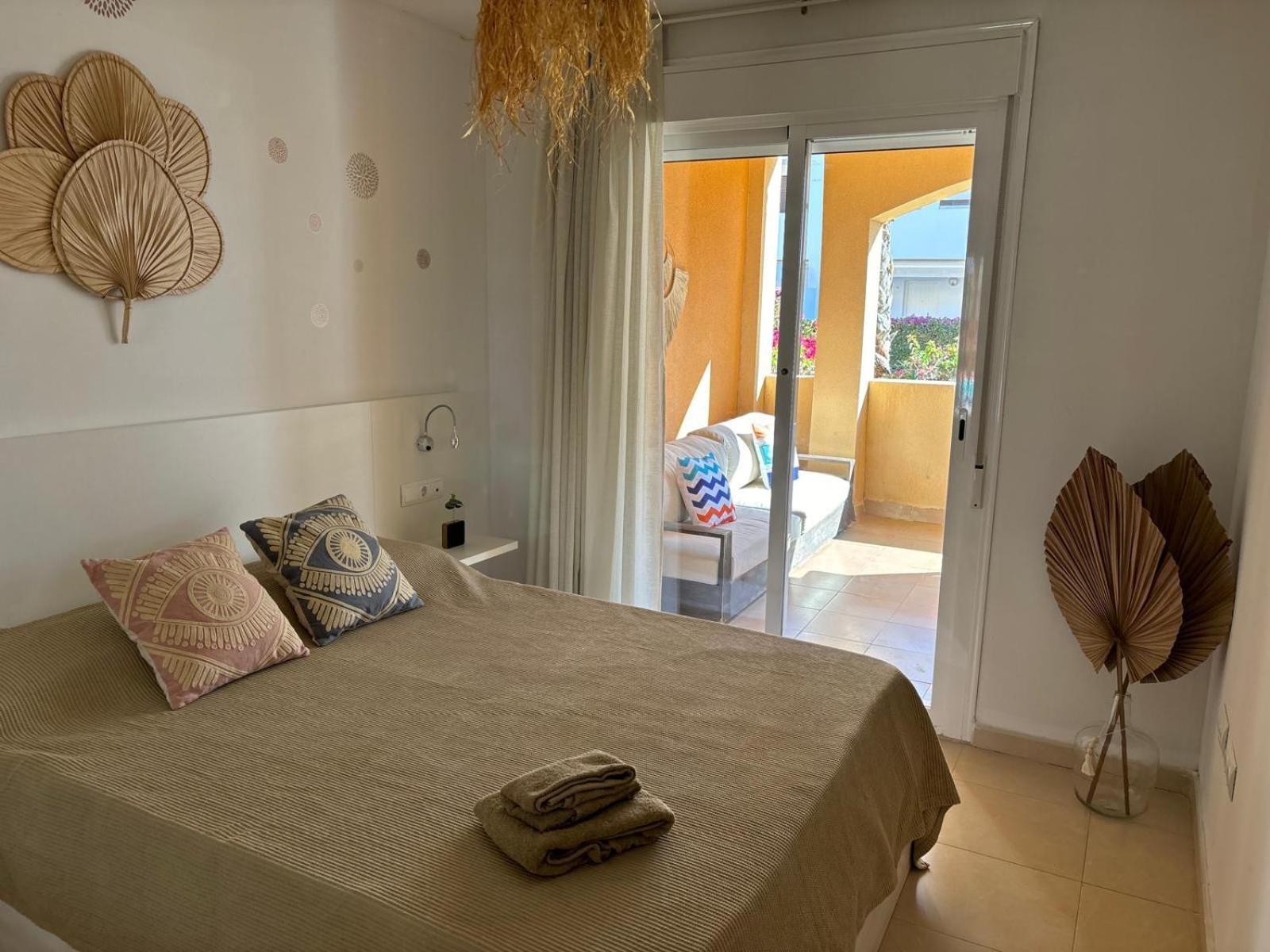 Bajo Con Jardin A Pie De Playa Y Piscina Comunitaria Con Jacuzzi Apartment Playas de Vera Exterior photo